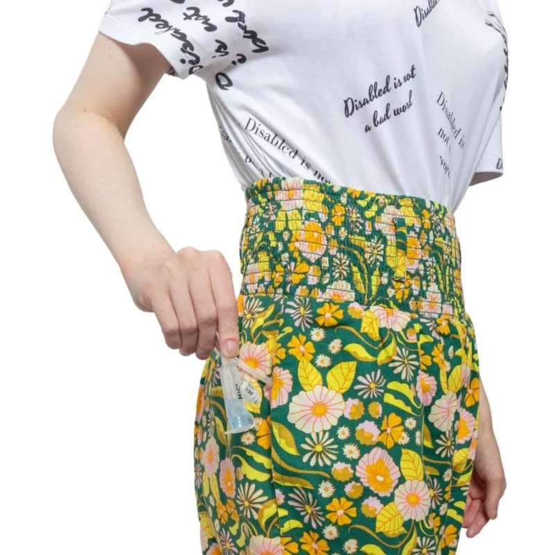 Medical adaptive wear with hidden pockets